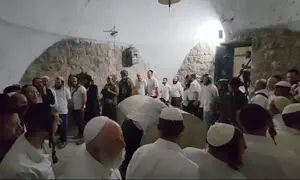 משפחות שכולות נכנסו הלילה לקבר יוסף