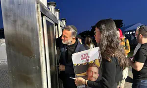 Noa Argamani visits Lubavitcher Rebbe's gravesite