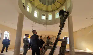 Police destroy illegal mosque and structures in Bedouin village