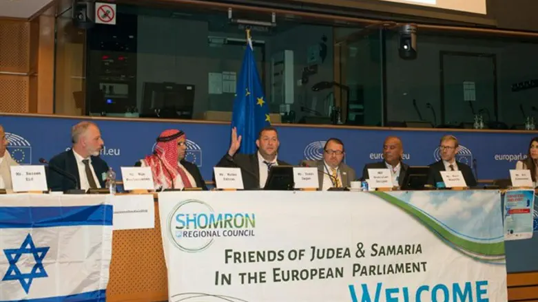 יוסי דגן עם מנהיגים ערבים בפרלמנט האירופי