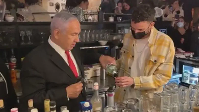 Netanyahu visits restaurants and bars in Jerusalem