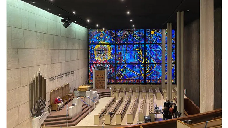 The expansive interior of the Chicago Loop Synagogue includes its famous stained