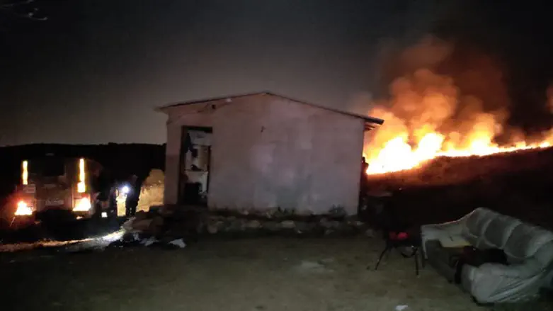 Пожар в форпосте Оз-Цион после нападения террористов