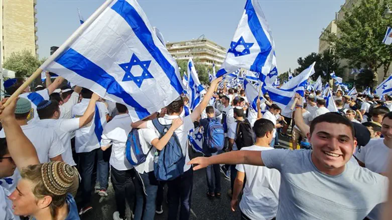 Марш с флагами в Иерусалиме (иллюстрация)