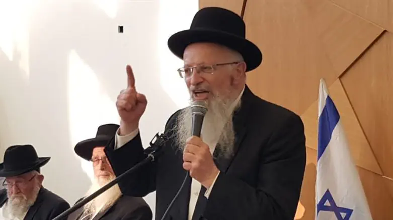 Rabbi Shmuel Eliyahu speaking in Lod