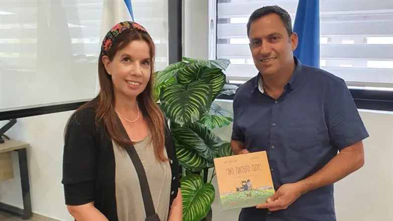 הדסה רינת כהן, אלון דוידי ראש עיריית שדרות והספר החדש