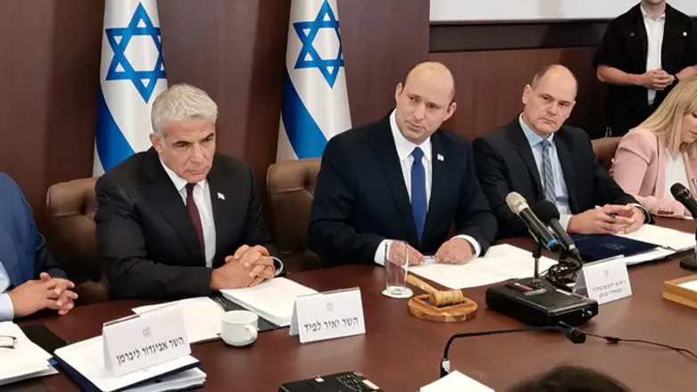 Lapid and Bennett at first Cabinet meeting