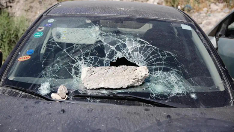 Jewish-owned car attacked by Arab rioters in City of David Tuesday