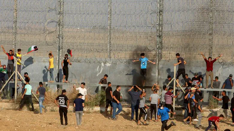 Violent rioting on the Gaza border