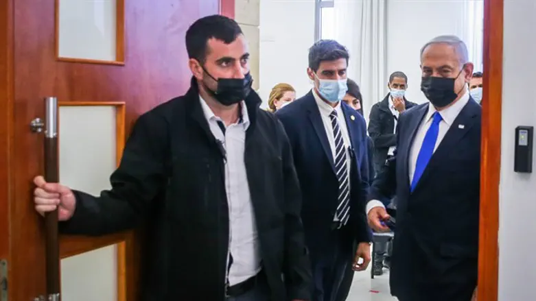 Биньямин Нетаньяху в зале суда