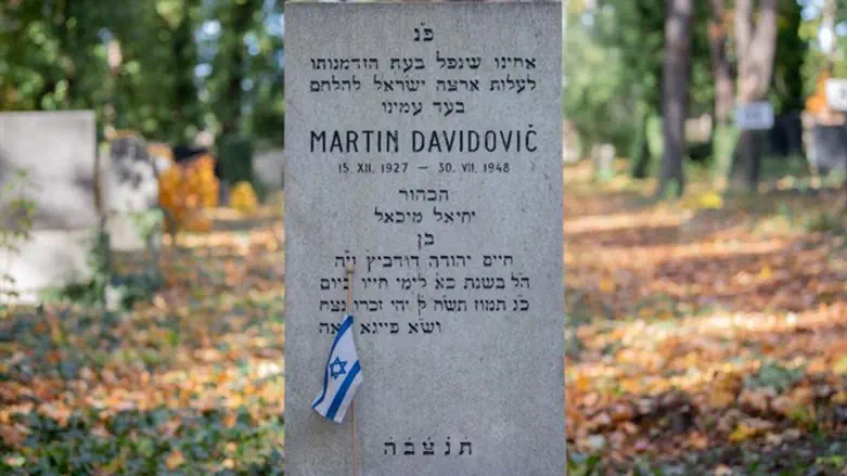 Matin Davidovich's headstone