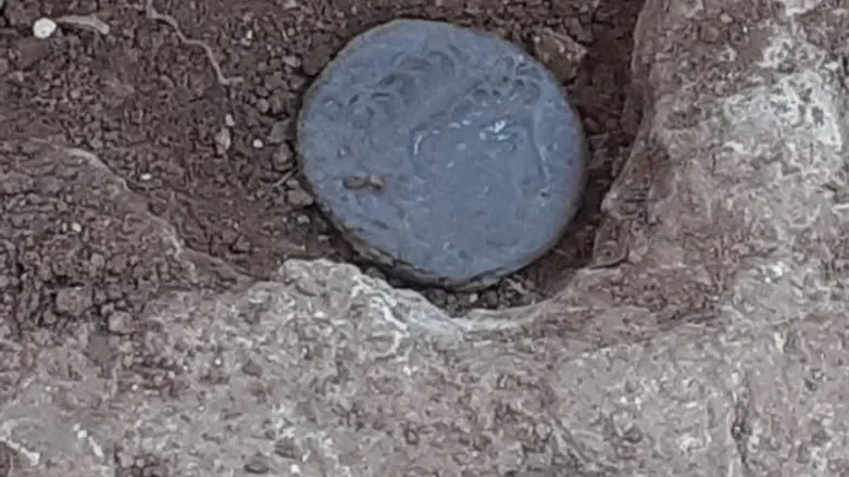 one of the coins found in Itamar