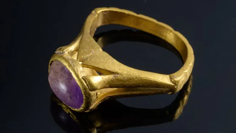 The spectacular ring found in Yavne