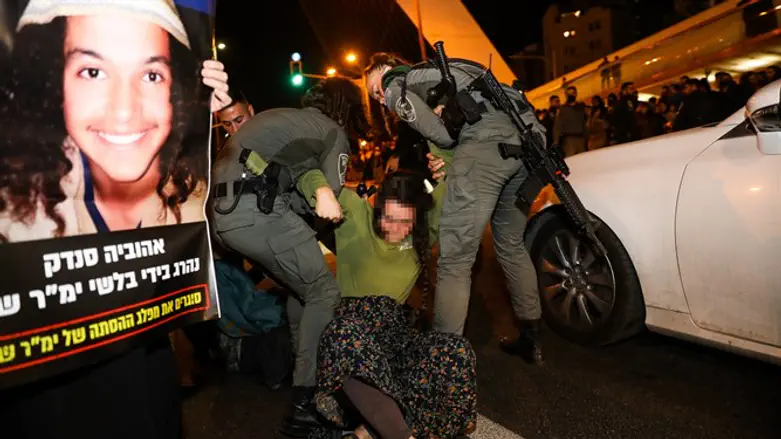 Полиция разгоняет демонстрацию в Иерусалиме. Иллюстрация