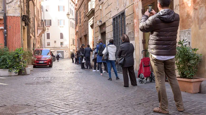 ריחוק חברתי ברומא, איטליה
