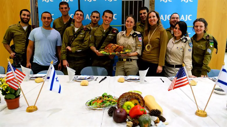IDF lone soldiers' Thanksgiving meal