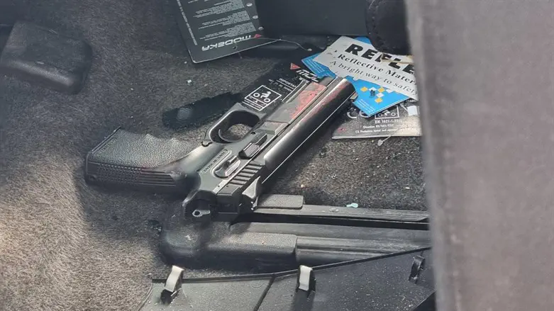 ברכב הדורס נמצא אקדח עם מחסנית