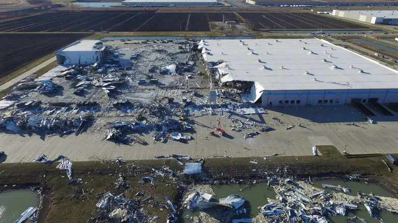 Site of roof collapse at Amazon distribution center in Edwardsville, Illinois