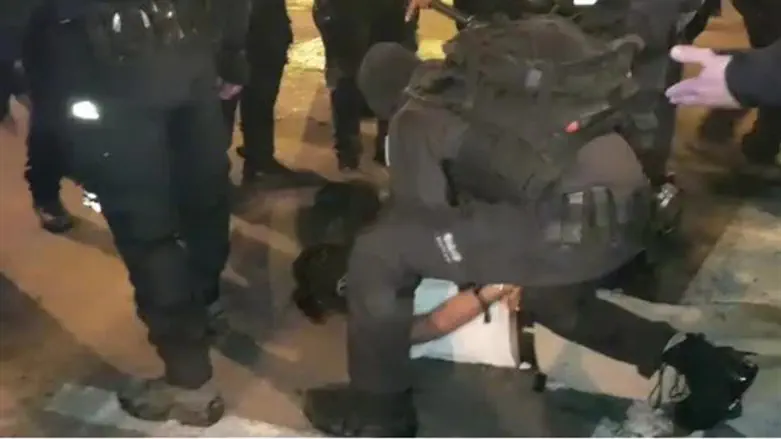 Полиция разгоняет демонстрацию на Струнном мосту