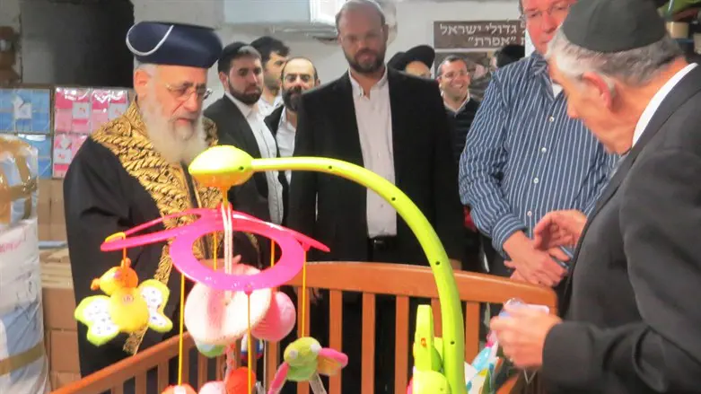 Chief Sefardic Rabbi of Israel Rabbi Yitzhak Yosef visits 'Efrat'