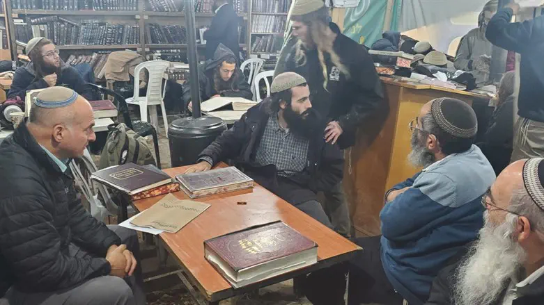 Kiryat Araba council head visits Homesh yeshiva