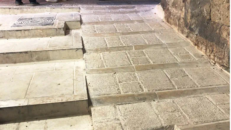 מדרגות מונגשות בעיר העתיקה