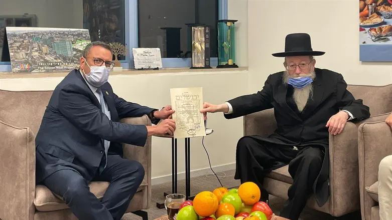 MK Yaakov Litzman with Mayor Moshe Lion