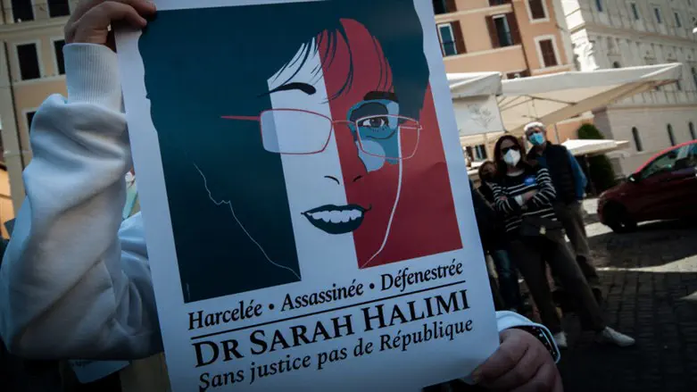  hold signs protesting the "Halimi affair" near the French Embassy in Rome