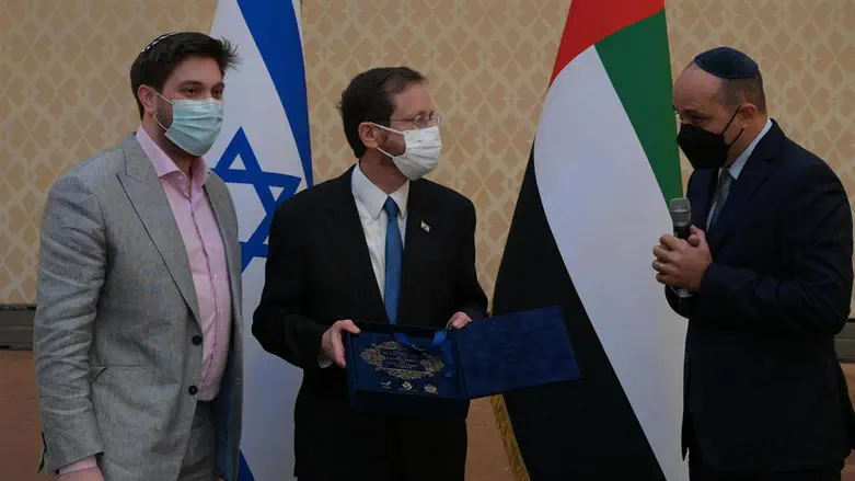 President Herzog with members of Jewish community in UAE