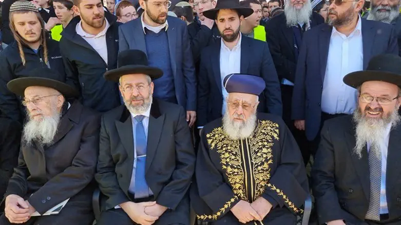 The Chief Rabbis alongside Rabbi Tau and Rabbi Micha Halevi