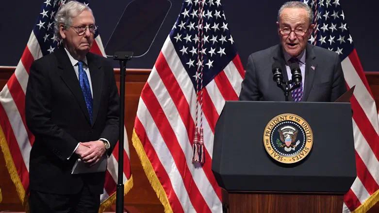 Sen. Chuck Schumer (R) and Sen. Mitch McConnell (L) at the 70th National Prayer Breakfast