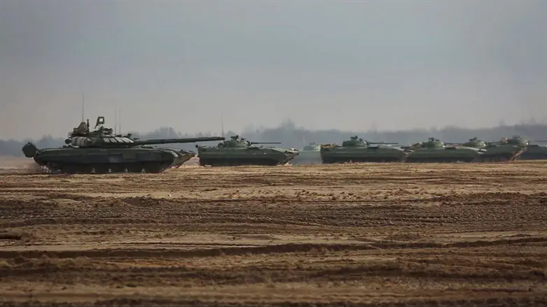 Russian tanks opposite Ukrainian border