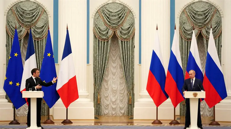 נשיא רוסיה פוטין עם נשיא צרפת מקרון, השבוע