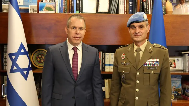 Ambassador Erdan and Major General Lázaro Sáenz 