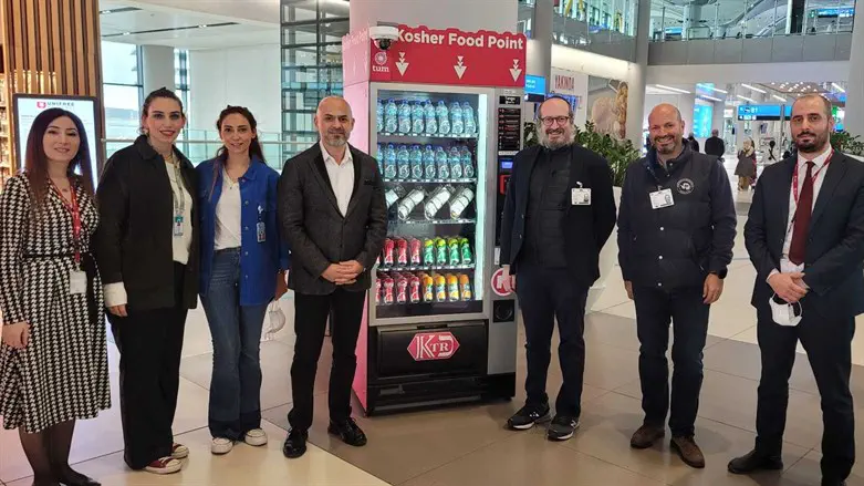Rabbi Mendy Chitrick next to the Istanbul Airport's new kosher vending machine