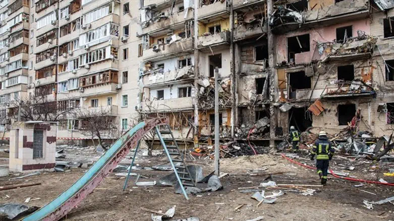 Разбомбленный город в Украине (иллюстрация)
