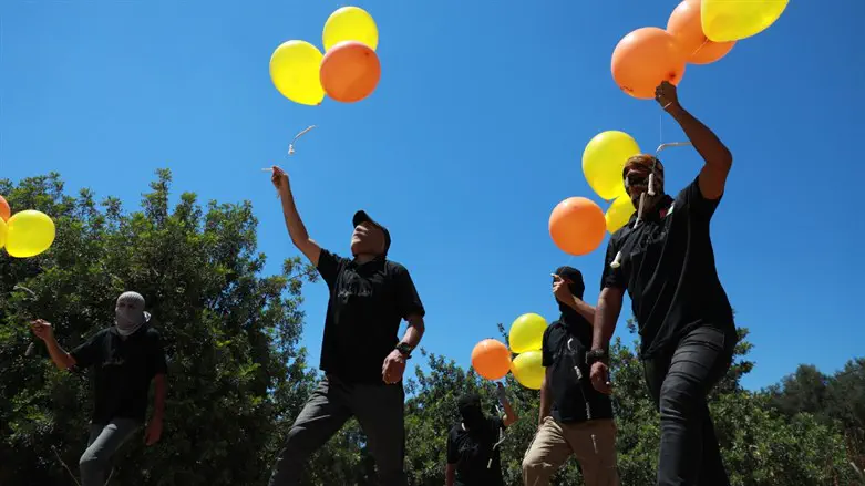 Gazans fly incendiary balloons into Israeli territory
