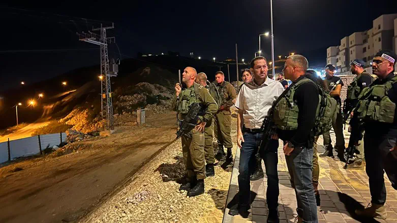 Security forces with Yossi Dagan