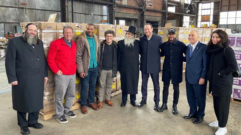 Passover food distribution event in Brooklyn, April 10, 2022