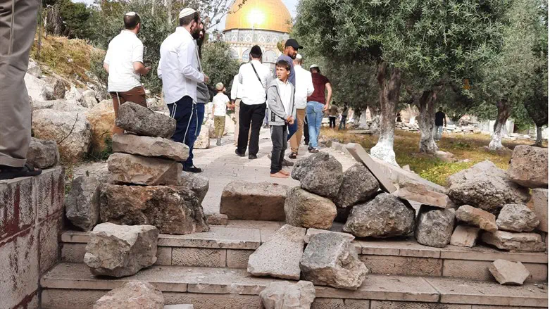 stones placed to block Jews from walking on Temple Mount
