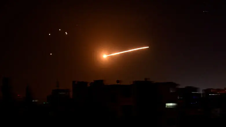 Израильские ВВС наносят удар по объектам в Сирии