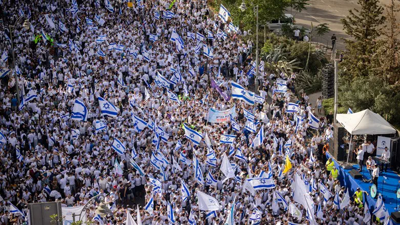 משתתפי מצעד הדגלים בירושלים