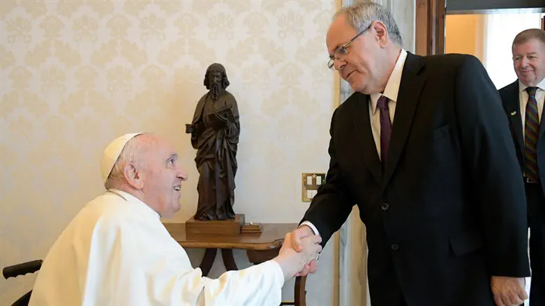 ope Francis receives Yad Vashem Director Dani Dayan at the Vatican