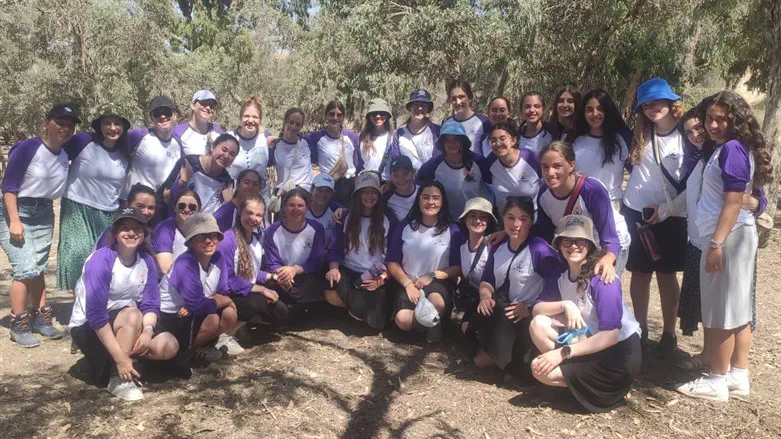 הצעירות מאוסטרליה מתנדבות בישראל