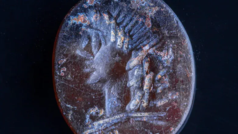 Древняя печать с изображением Аполлона