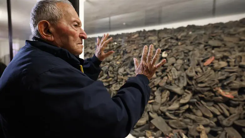 Holocaust survivor Arie Pinsker views victims' shoes
