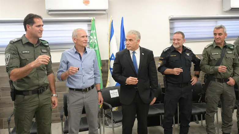 Lapid at Shaked Base