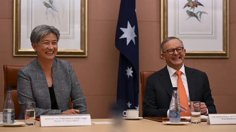 שרת החוץ האוסטרלית (משמאל) פני וונג