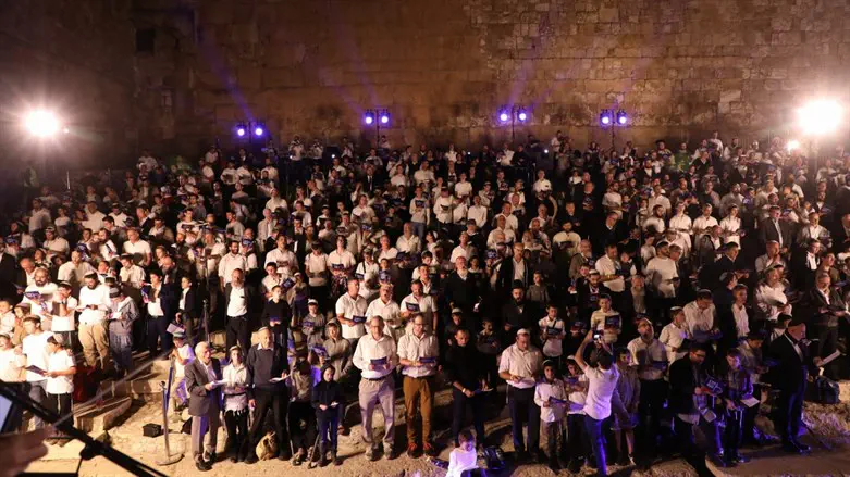 אלפים בסיורים בירושלים