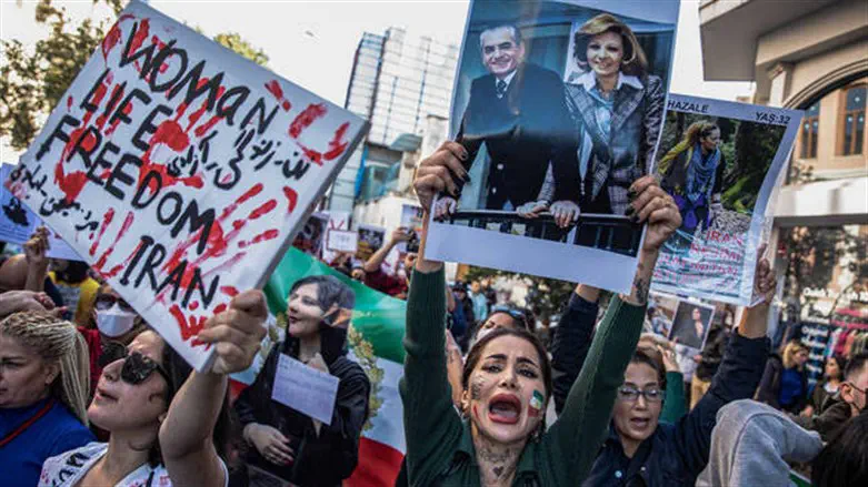 Iran protests continue